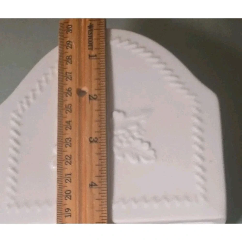 Martha Stewart MSE Napkin Holder White Embossed‎ Ceramic Acorn & Leaves Classic